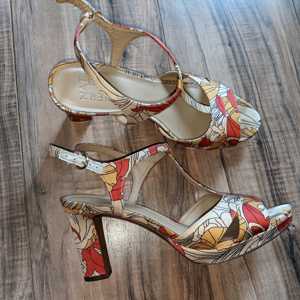 Naturalizer Finn Papaya Satin Sandals 8W - Picture 2 of 10